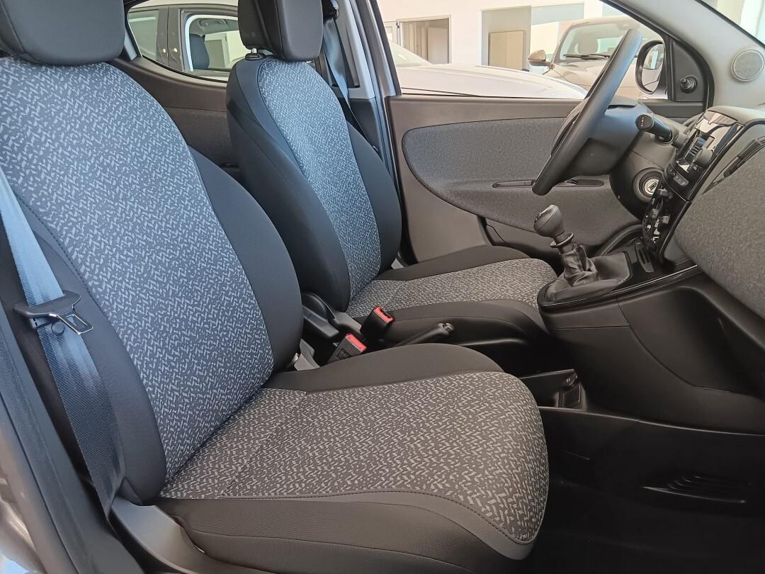 Lancia Ypsilon Hybrid Silver 1.0 (70 cv)