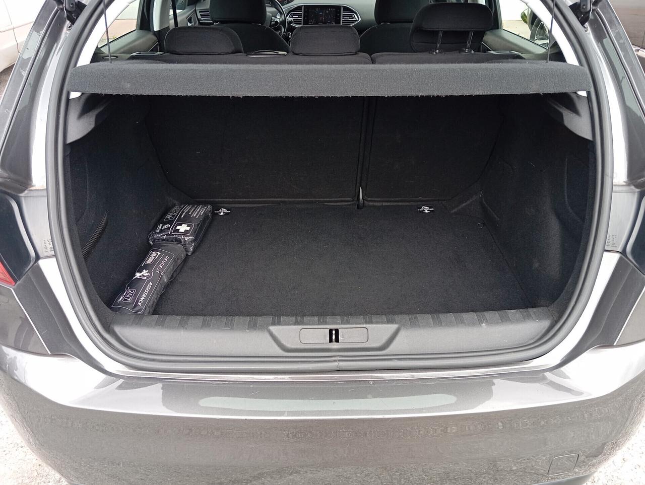 Peugeot 308 BlueHDI 130 CV STYLE NAVI SENSOSRI E 255