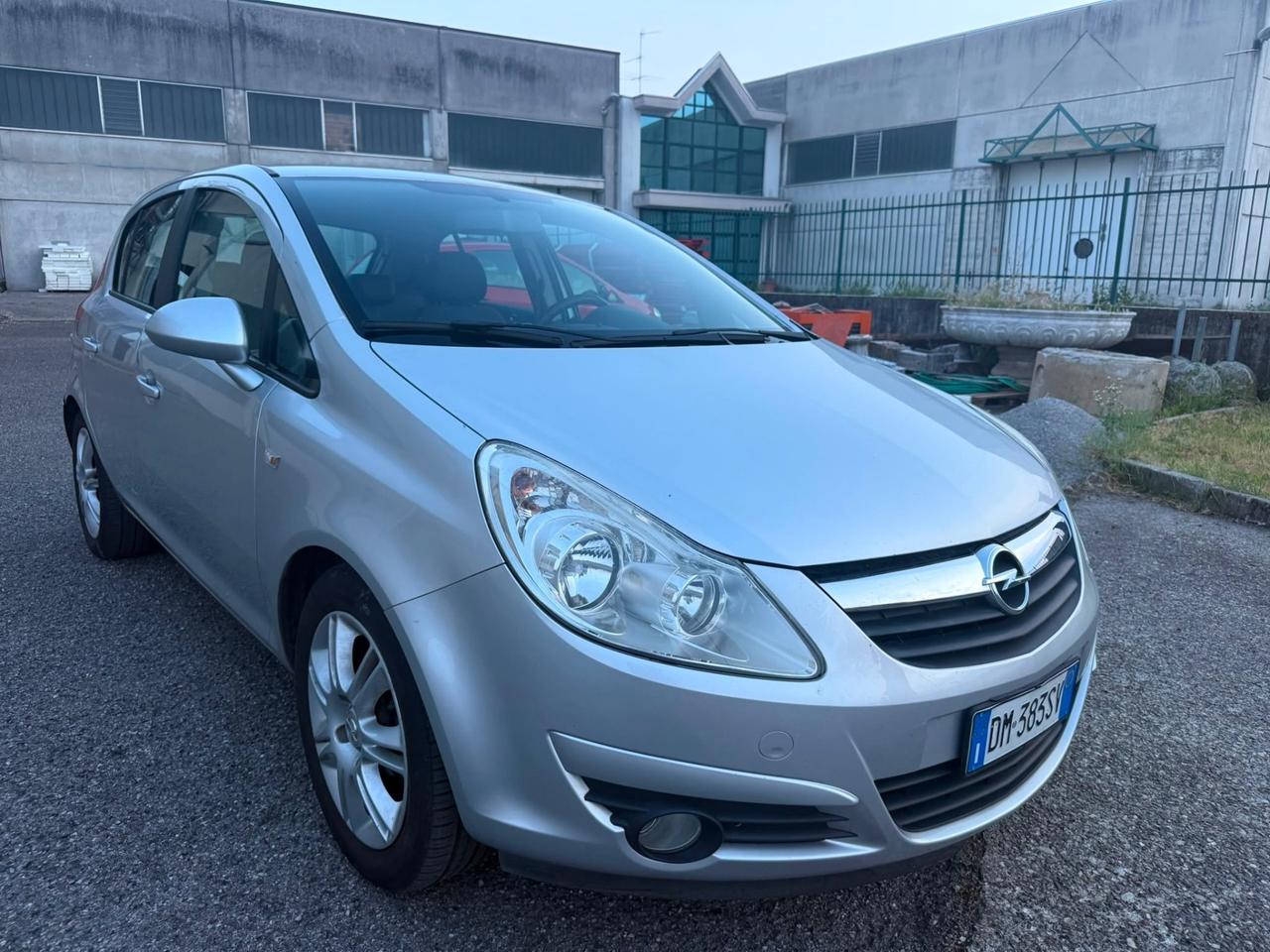 Opel Corsa 1.4 16V 5 porte Enjoy