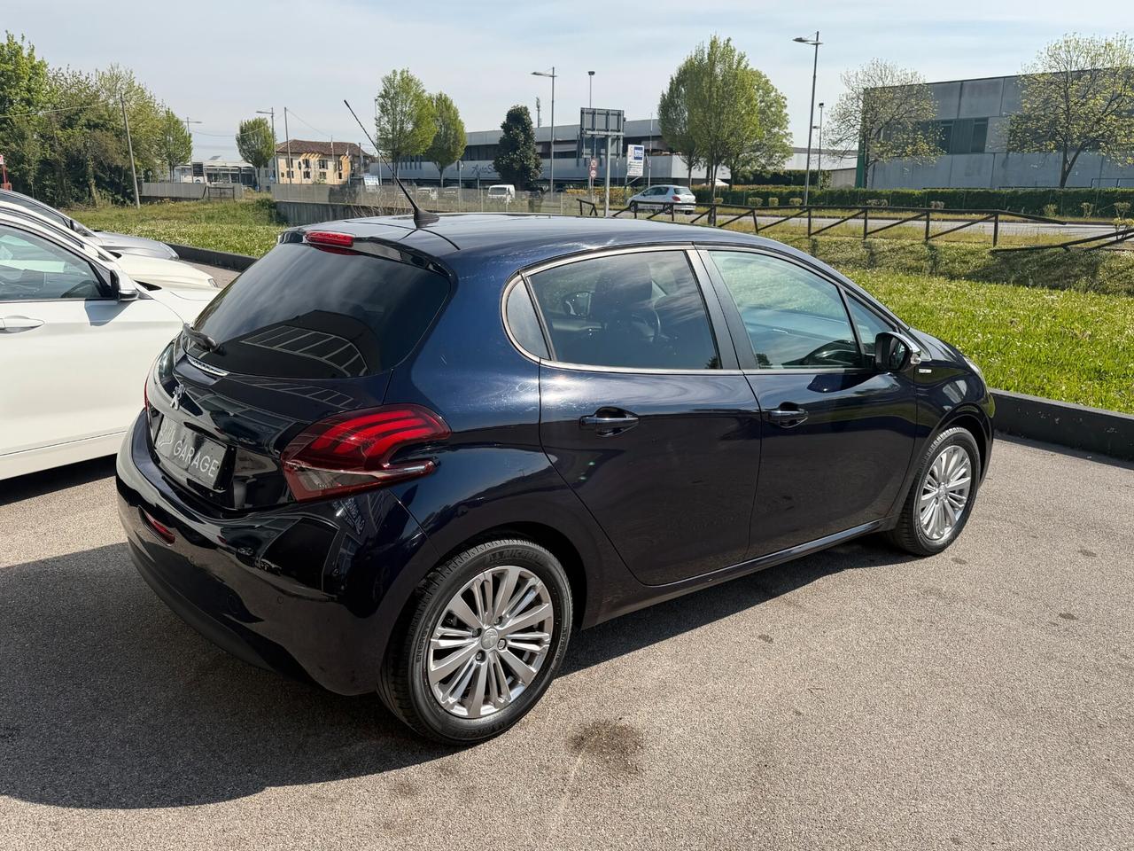 Peugeot 208 1.2 benzina Neopatentati