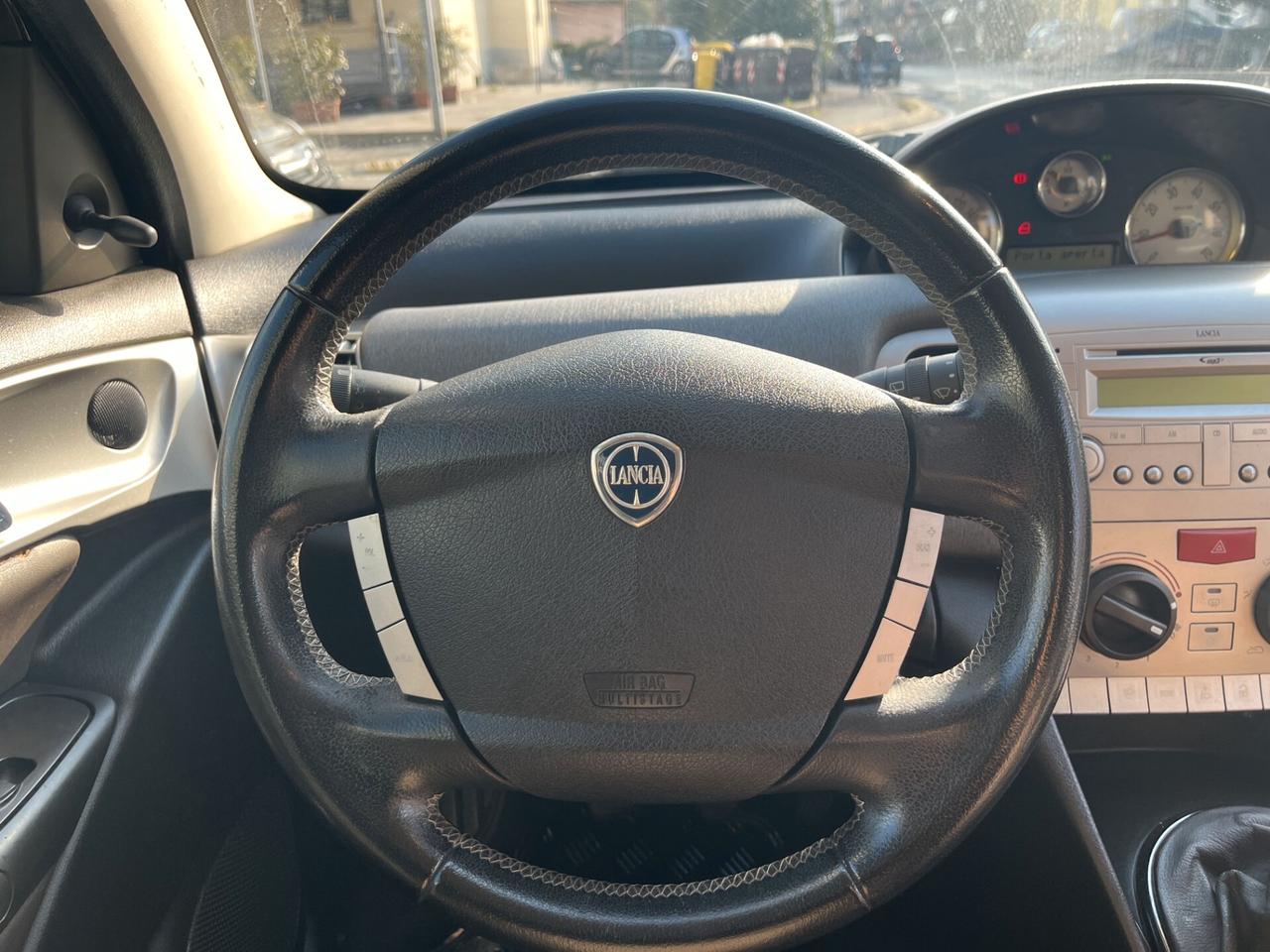 Lancia Ypsilon 1.3 MJT 75 CV Oro