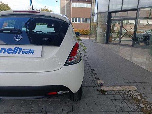 LANCIA Ypsilon 1.0 FireFly 5 porte S&S Hybrid Ecochic Silver
