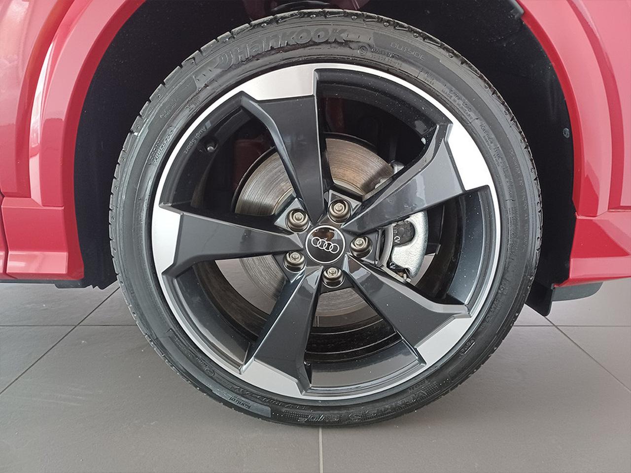 Audi Q2 35 1.5 tfsi identity black s-tronic