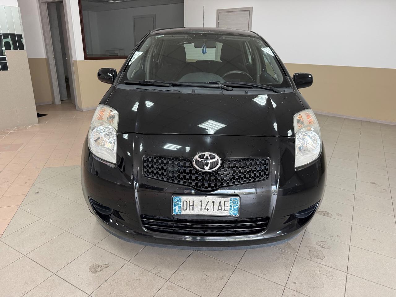 Toyota Yaris 1.0 5 porte
