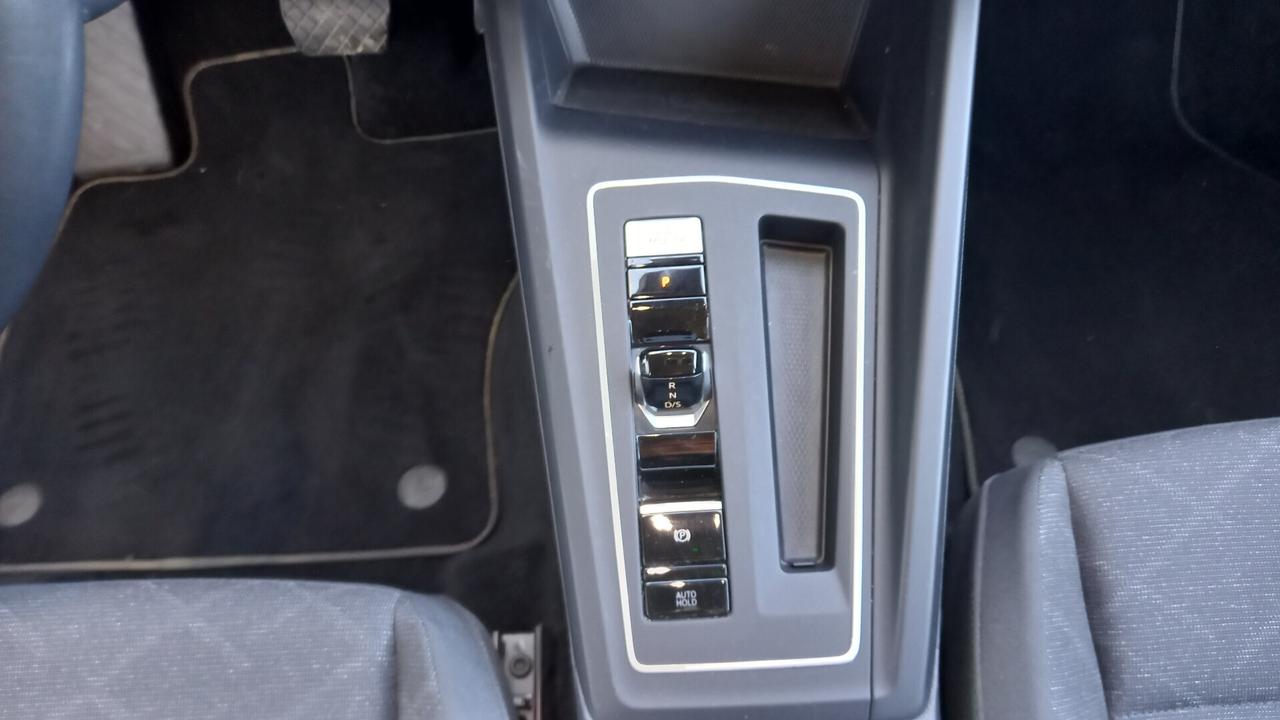 Volkswagen Golf 2.0 TDI DSG Life 115 cv