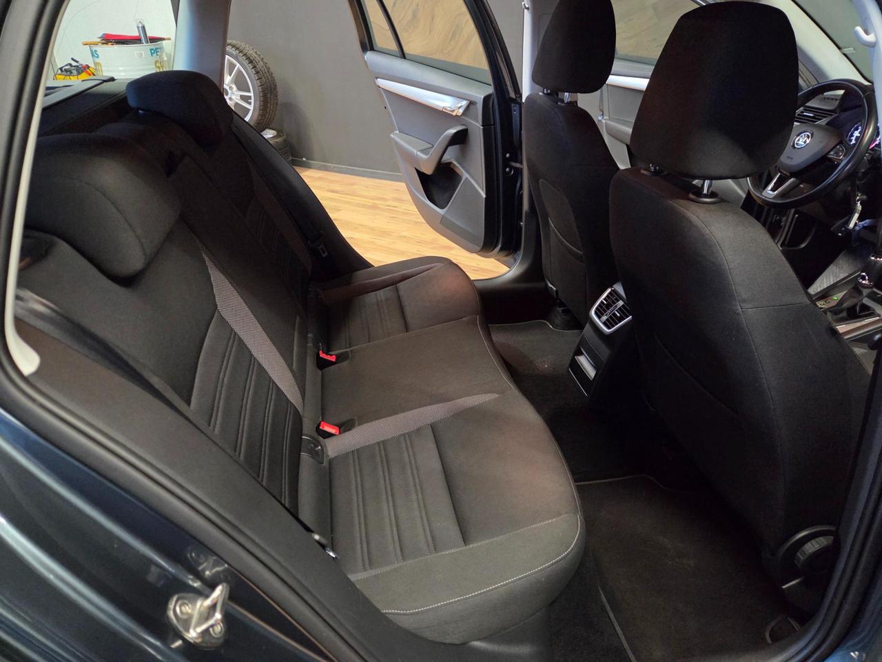 Skoda Octavia Wagon 1.6 tdi Executive 115cv dsg