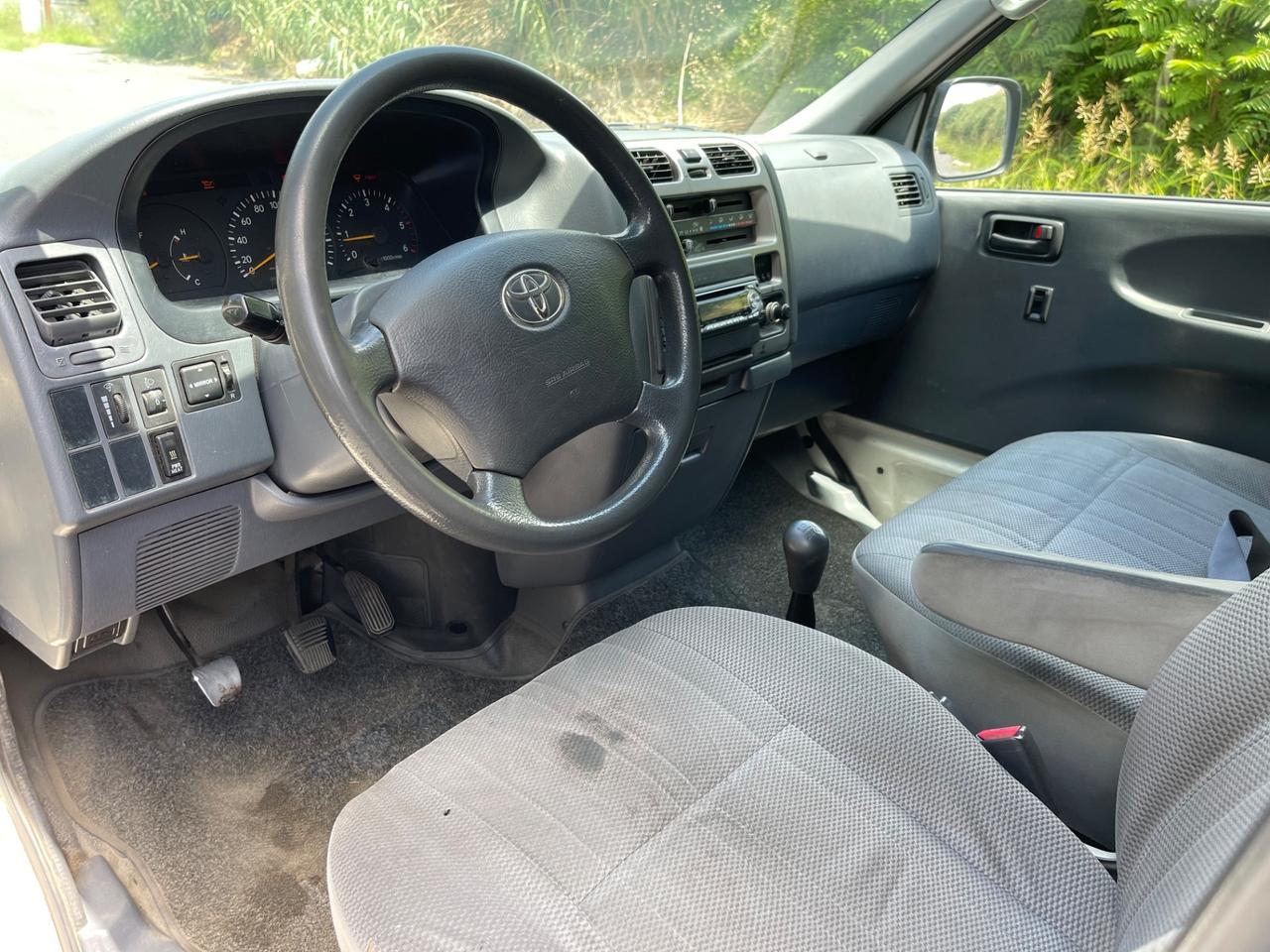 Toyota Hiace 2.5 D-4D Van