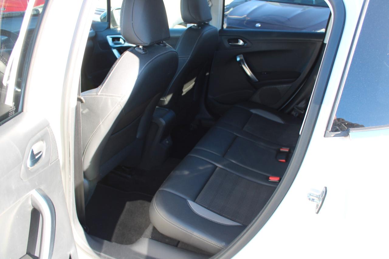 Peugeot 2008 1.6 e-HDi 115 CV Stop&Start Allure