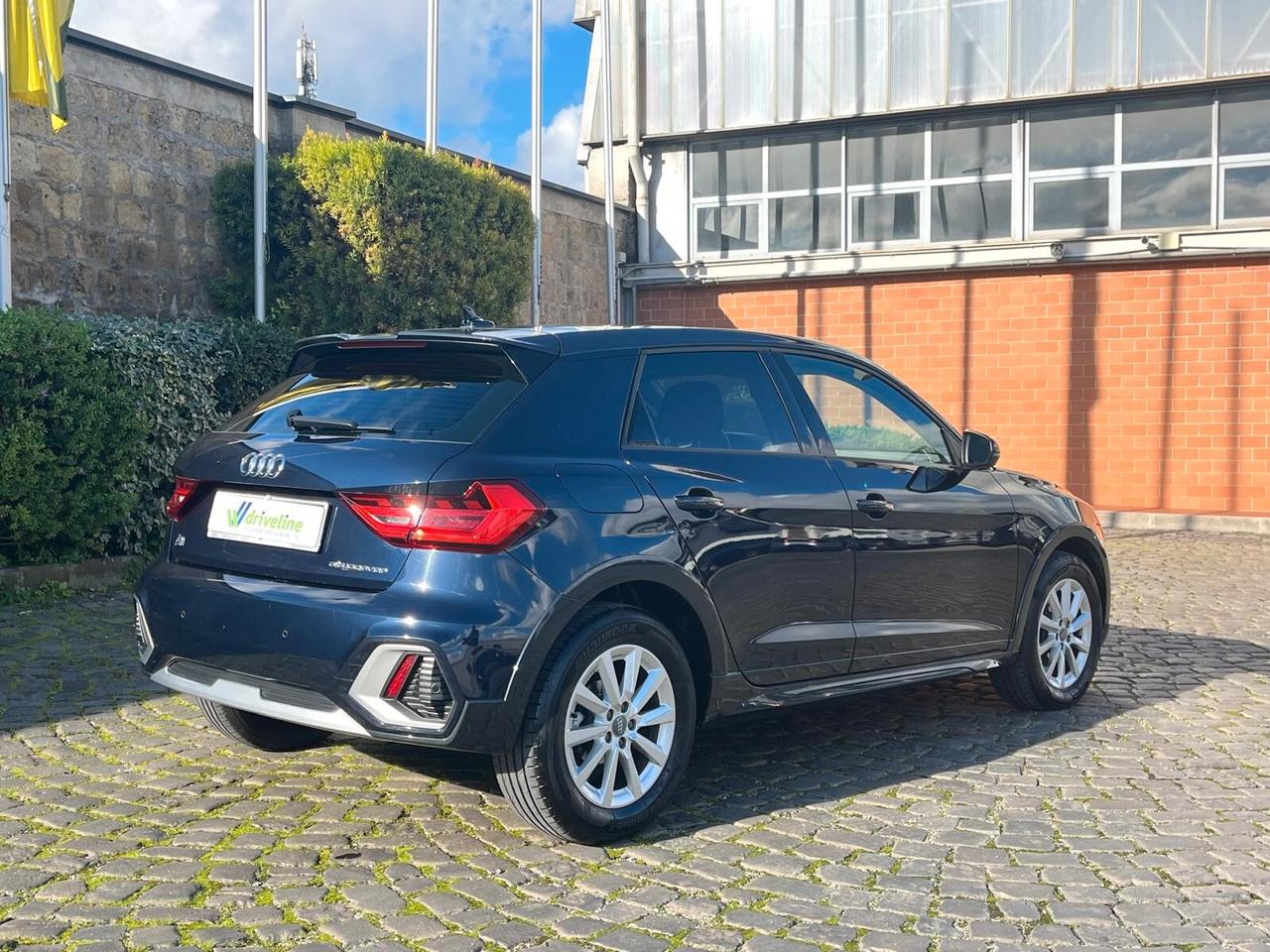 Audi A1 citycarver 30 TFSI Identity Contrast