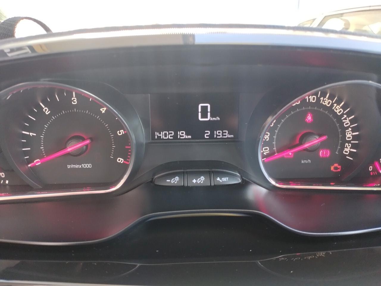 Peugeot 208 1.4 HDi 68 CV 5 porte Allure