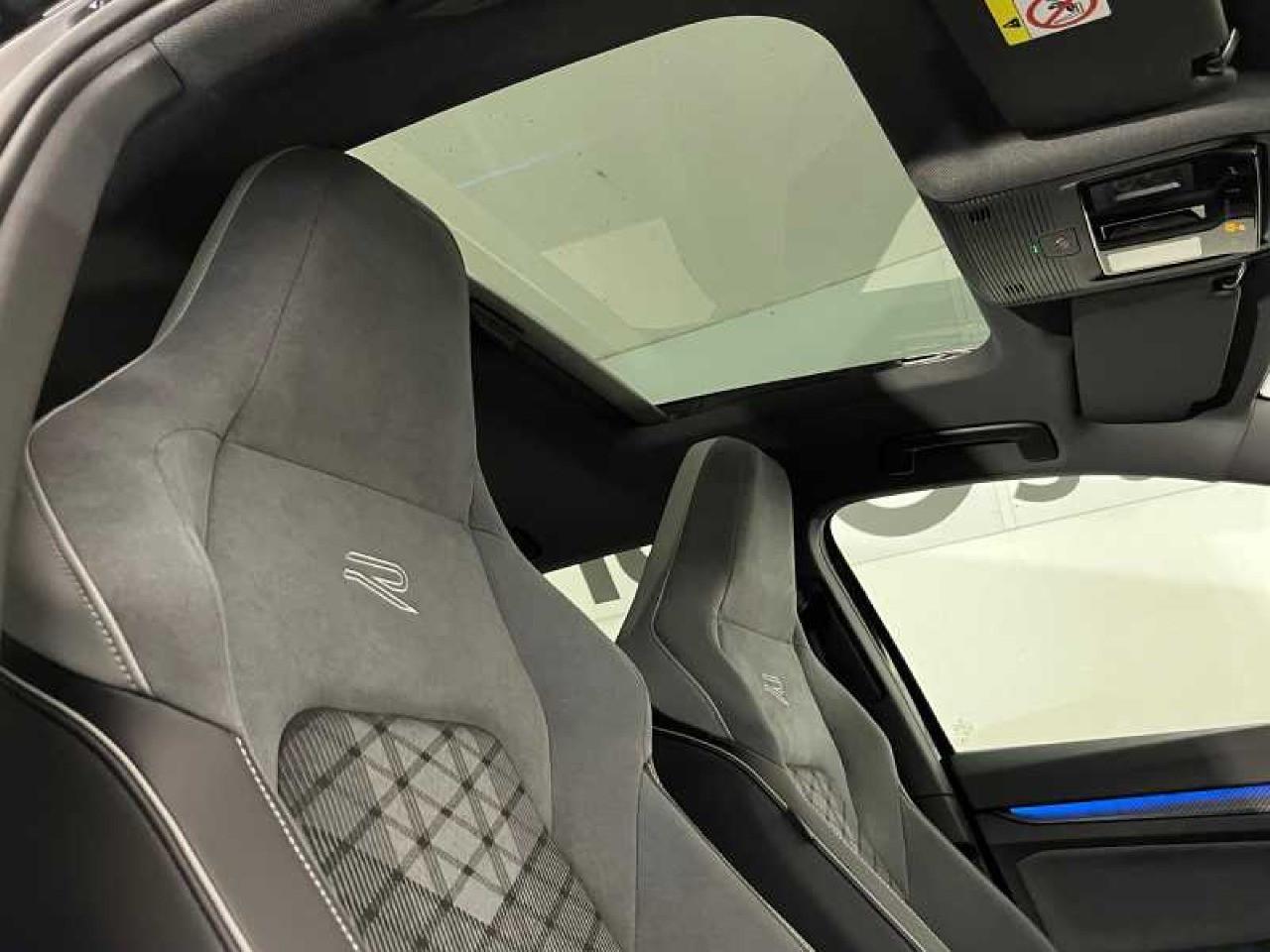 Volkswagen Golf 1.5 etsi R-Line 150cv dsg*SENZA VNCOLI