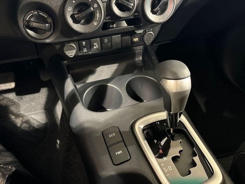 Toyota Hilux 2.8 D-4D A/T 4WD 4 porte DoubleCab Lounge