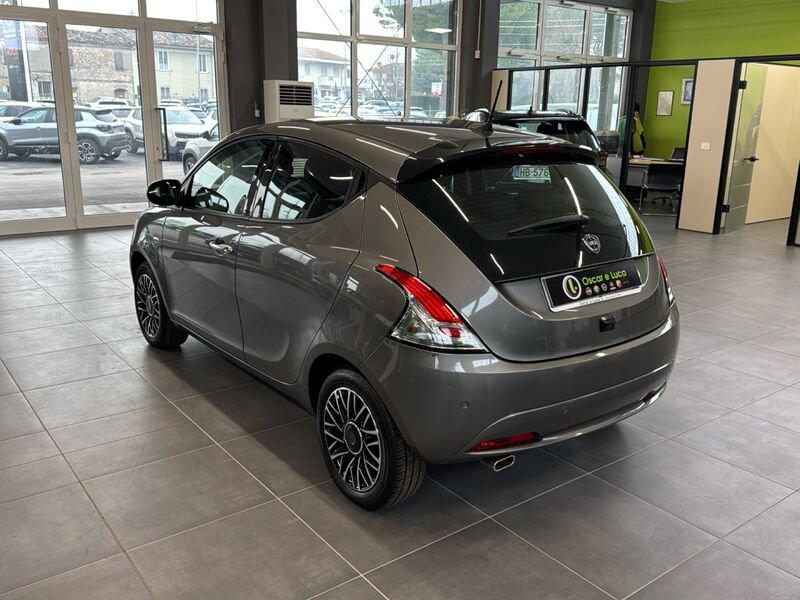 Lancia Ypsilon 1.0 Hybrid 70cv Gold