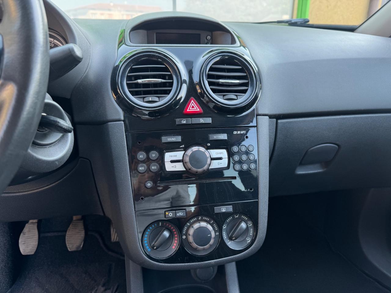 Opel Corsa 1.2 5 porte 85CV NEOPATENTATI