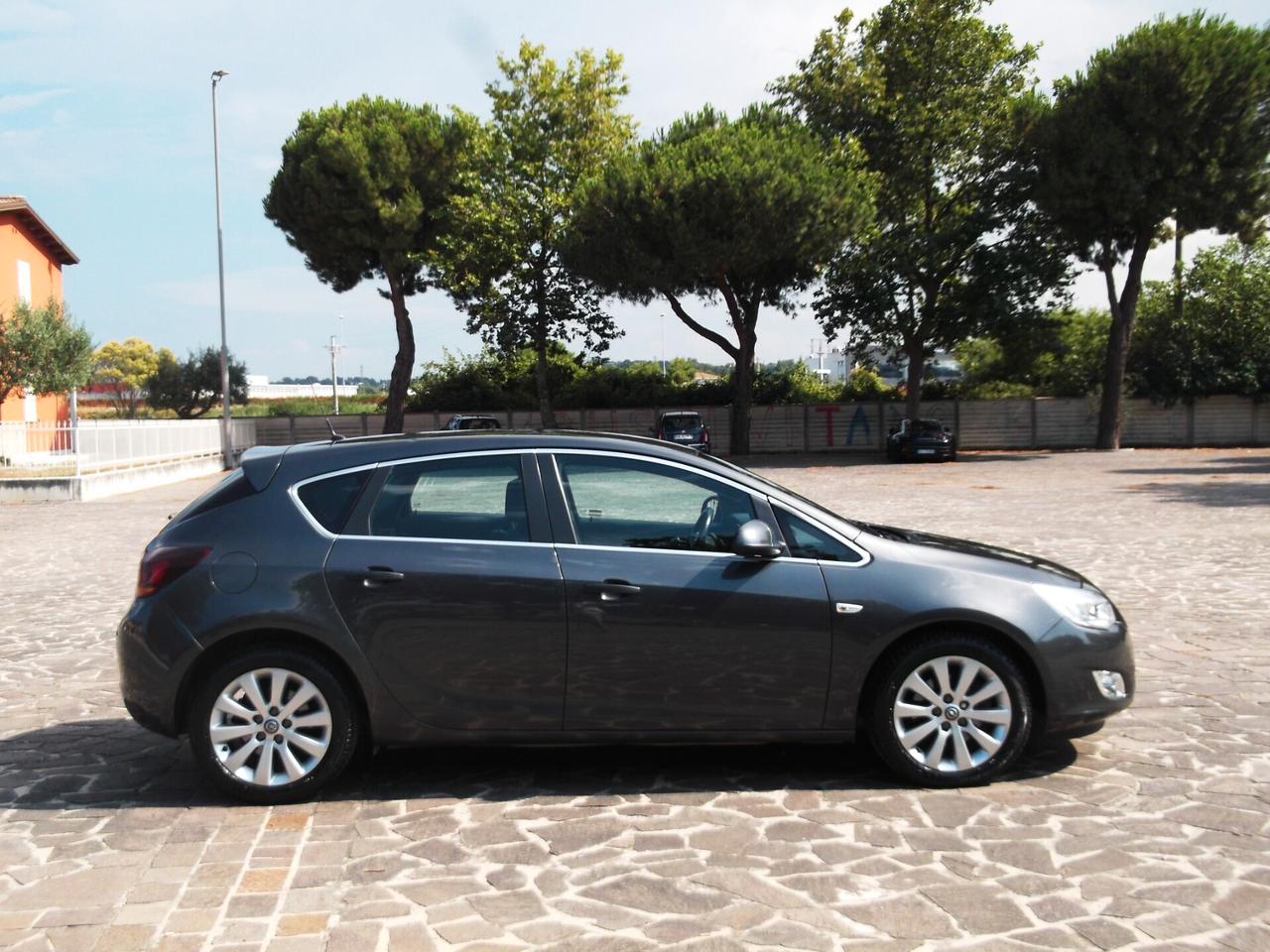 Opel Astra Berlina 1.7 CDTI Cosmo 2011