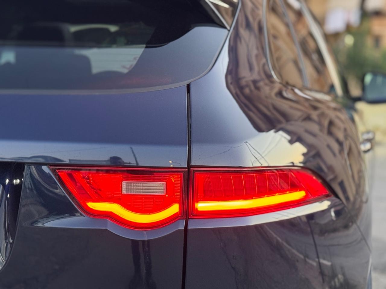 JAGUAR F-PACE 20D 180 CV R-SPORT STRAFULL TETTO IVA R20