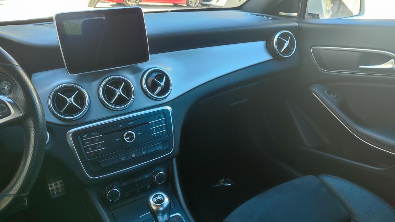 MERCEDES CLA 200 PREMIUM