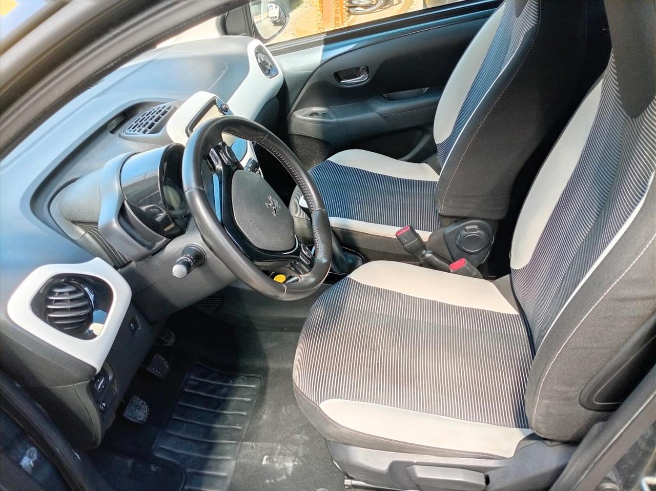 Peugeot 108 PureTech 82 5 porte Collection