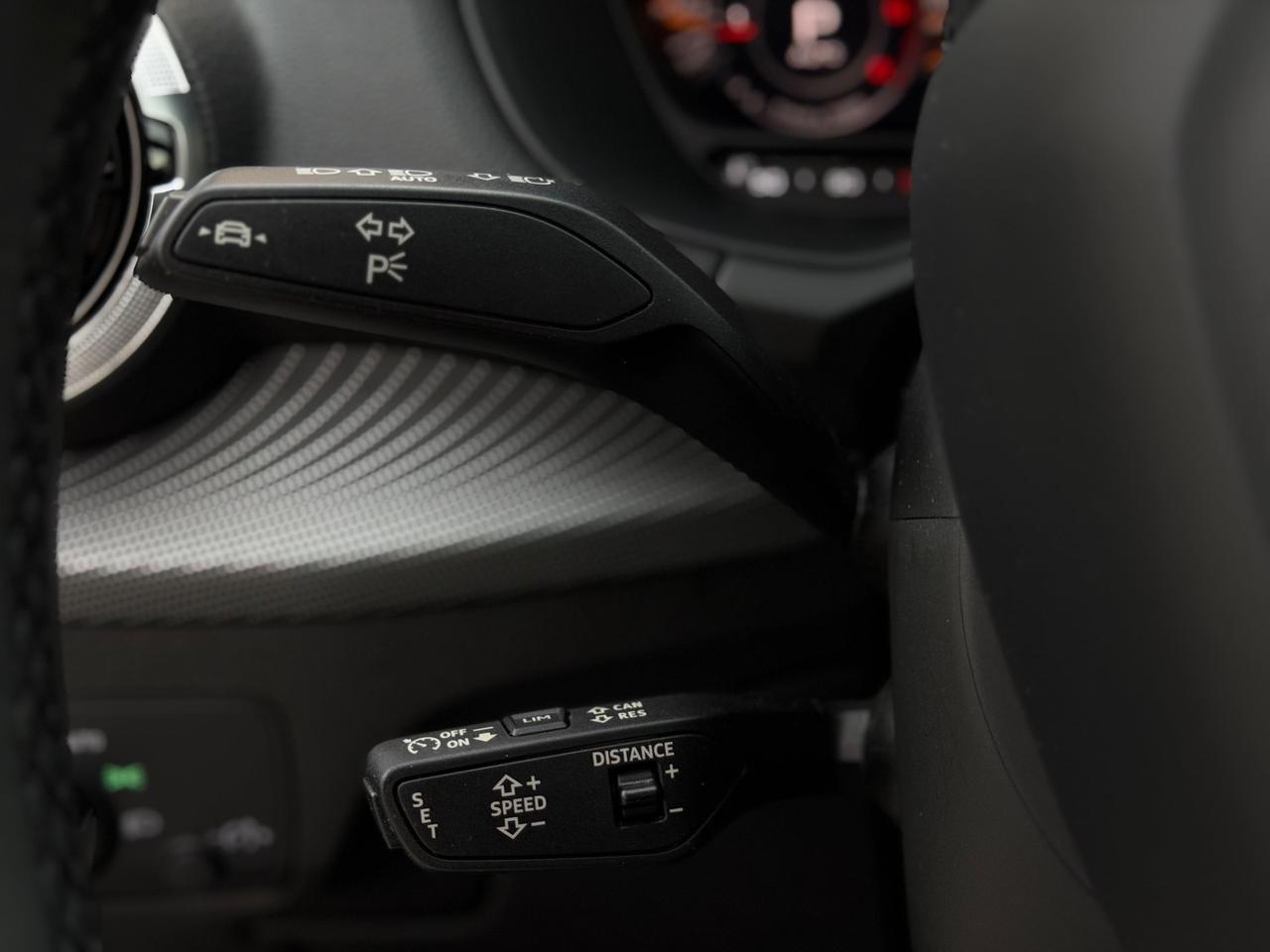 Audi Q2 35 TDI QUATTRO S-TRONIC S-LINE IDENTITY BLACK