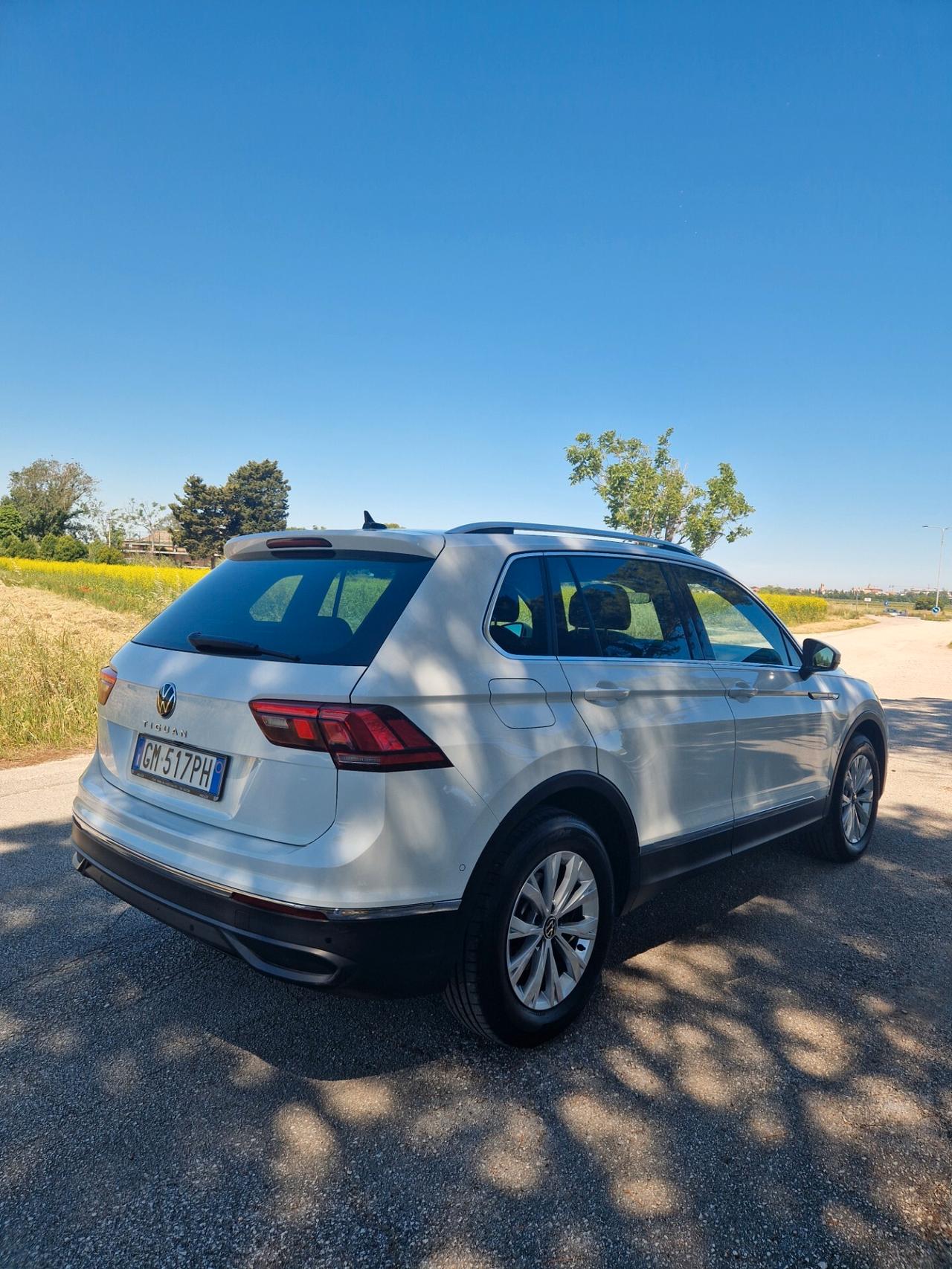Volkswagen Tiguan 2.0 TDI SCR Life km 27.000 pari al nuovo
