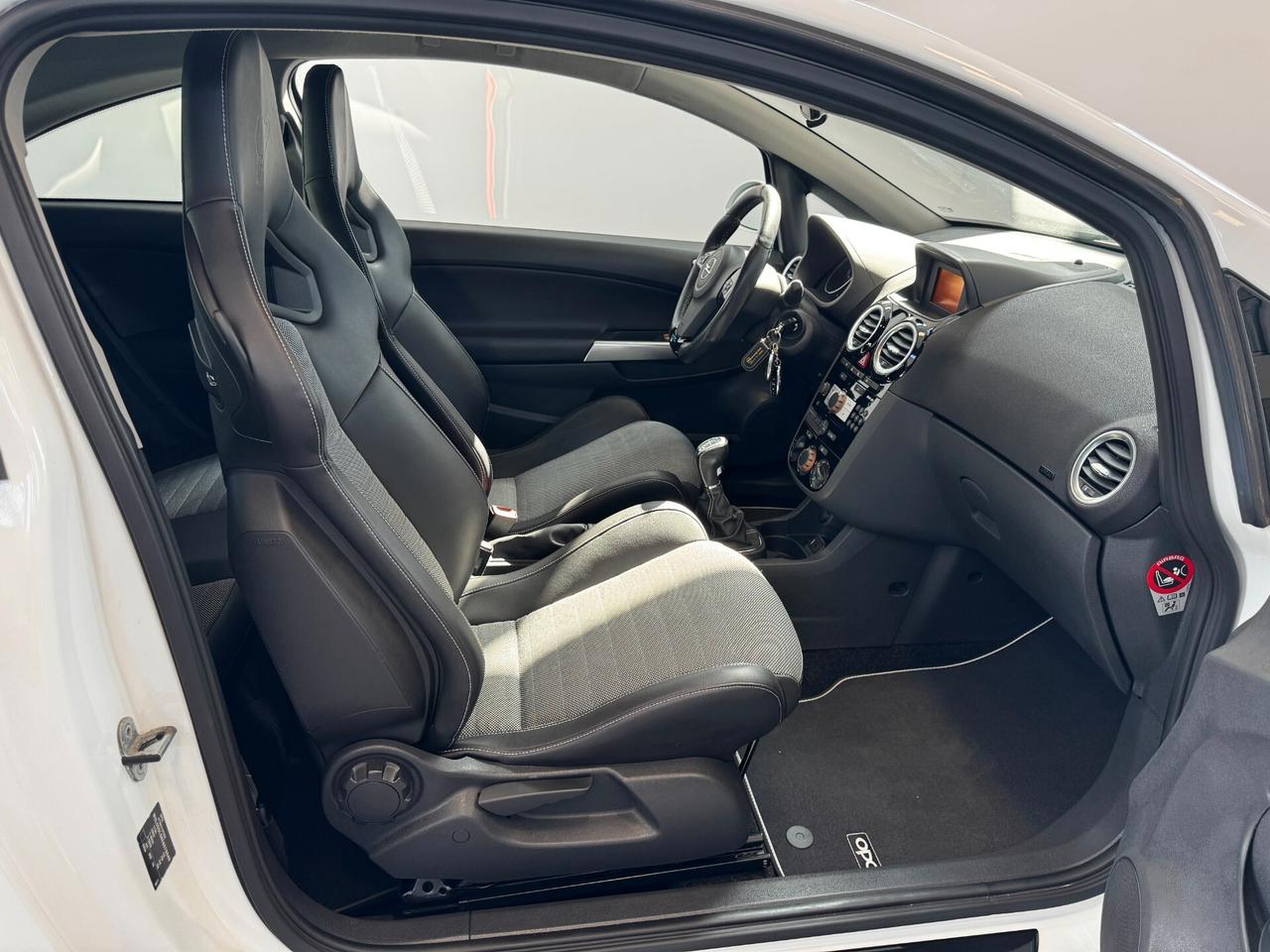 Opel Corsa 1.6 T 3 porte Nürburgring Edition OPC 250CV