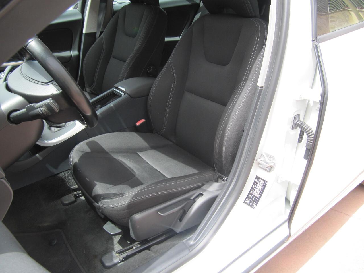 Volvo V60 D4 R-design Kinetic - AUTOMATICO