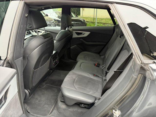 AUDI Q8 50 TDI 286 CV quattro S line edition Black Pack