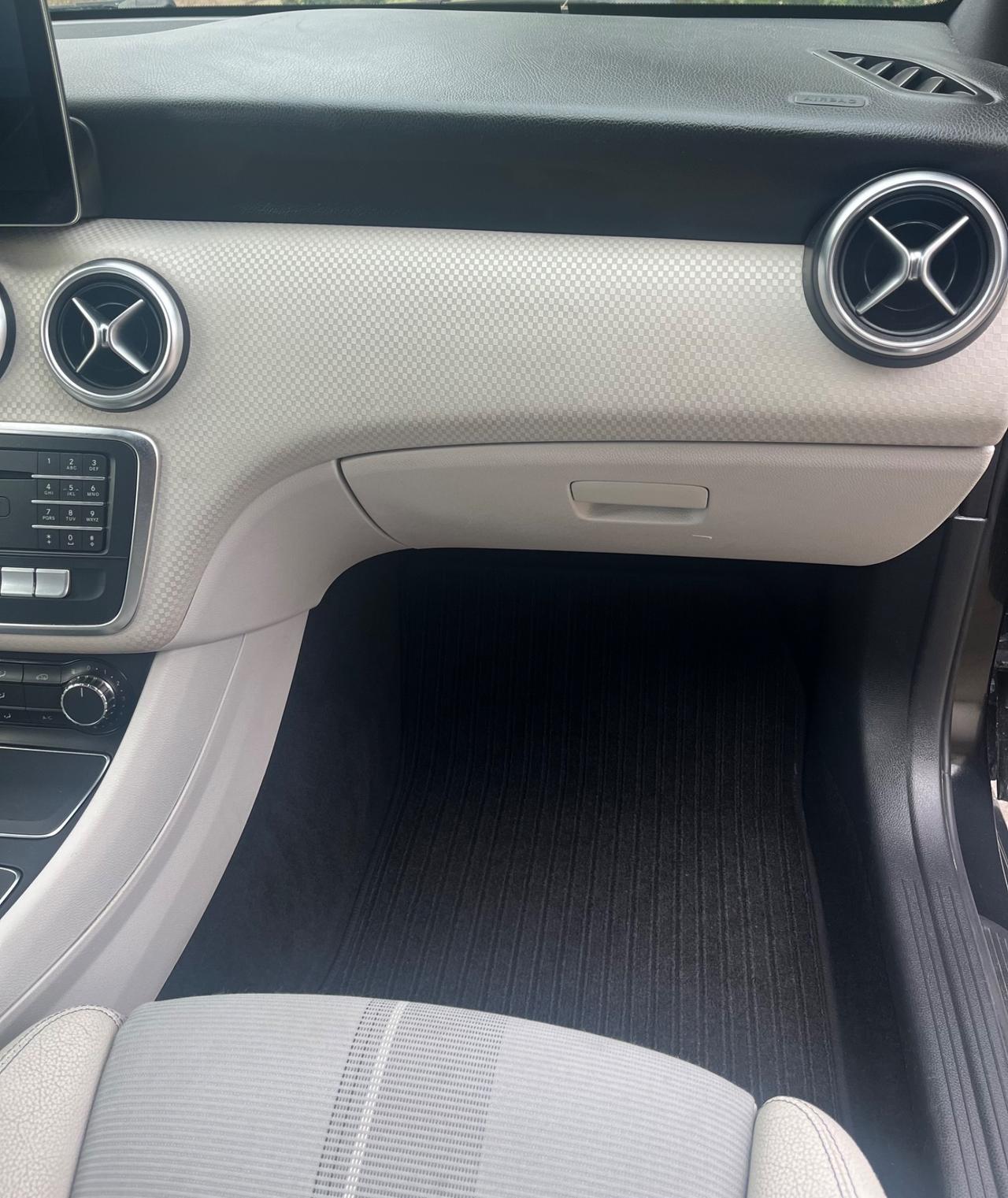 MERCEDES A 180 PREMIUM RESTYLING AUTOMATIC