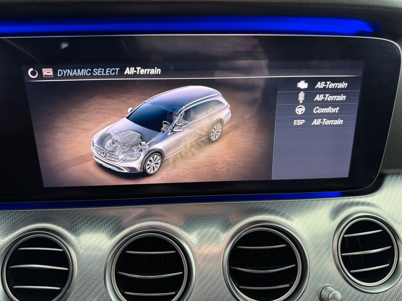 Mercedes E 220 D Premium Plus SW All-Terrain Head-Up Full