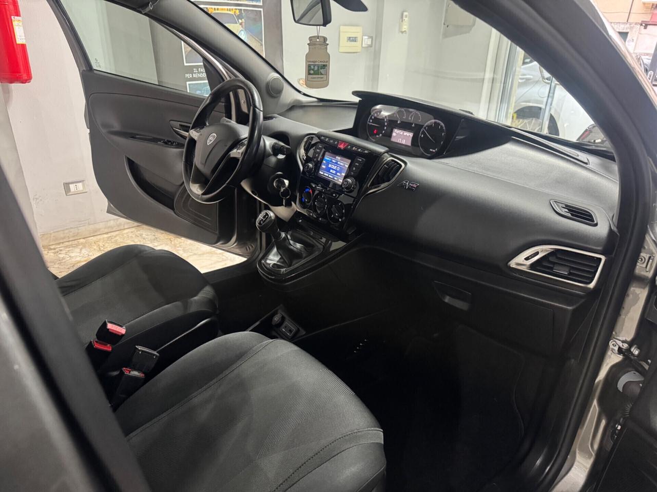 Lancia Ypsilon 1.3 MJT 95 CV 5p Gold