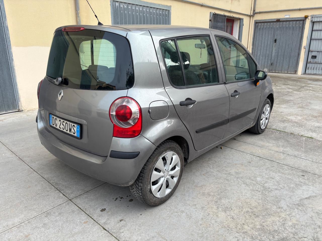 Renault Modus 1.5 dCi 70CV Saint Tropez