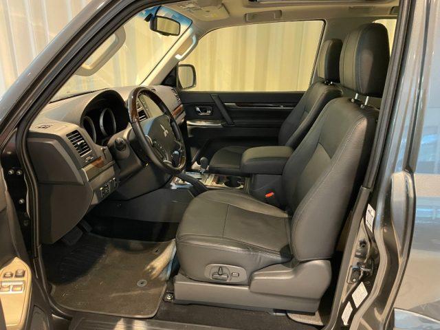MITSUBISHI Pajero 3.8 4WD Gold Panorama Leder Alu
