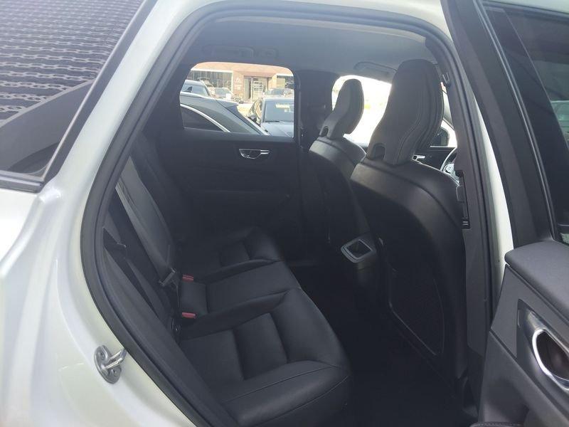 Volvo XC60 XC60 B4 (d) AWD automatico Plus Dark
