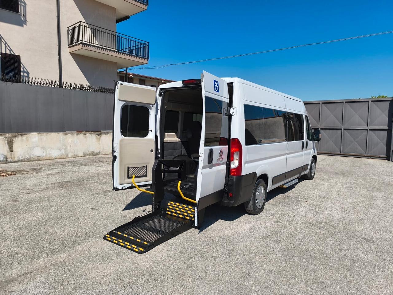 Fiat Ducato Maxi - 9 Posti Trasporto Disabili