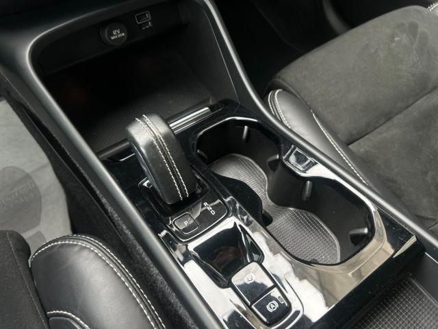 VOLVO XC40 T5 Recharge Plug-in Hybrid R-design