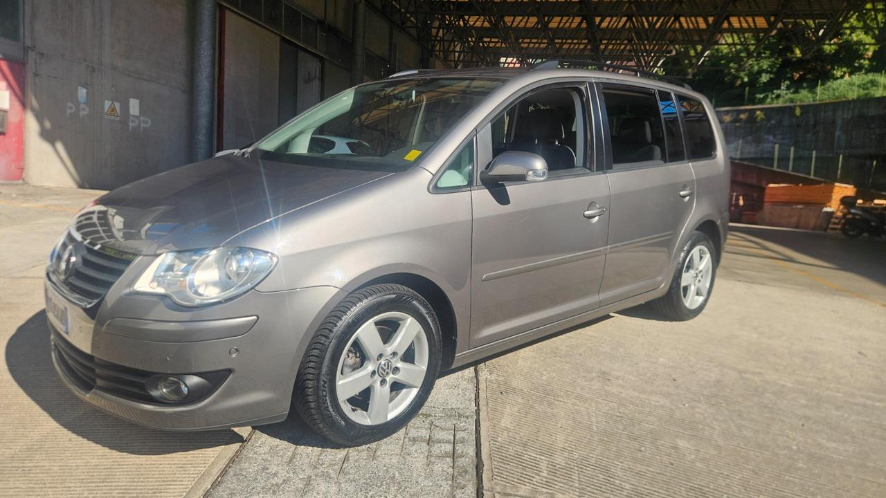 Volkswagen Touran 1.9 TDI DSG 7 POSTI