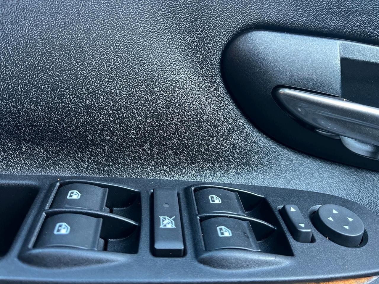 Lancia Ypsilon 1.2 69 CV 5 porte S&S Silver
