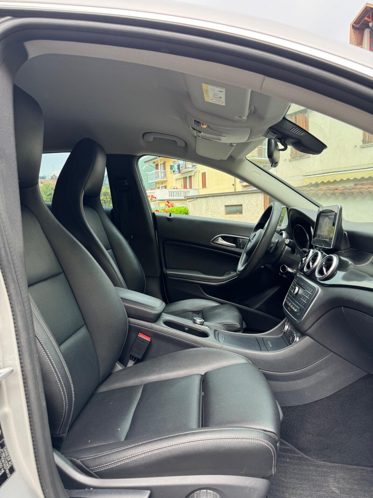 Mercedes-benz CLA 200 d Premium