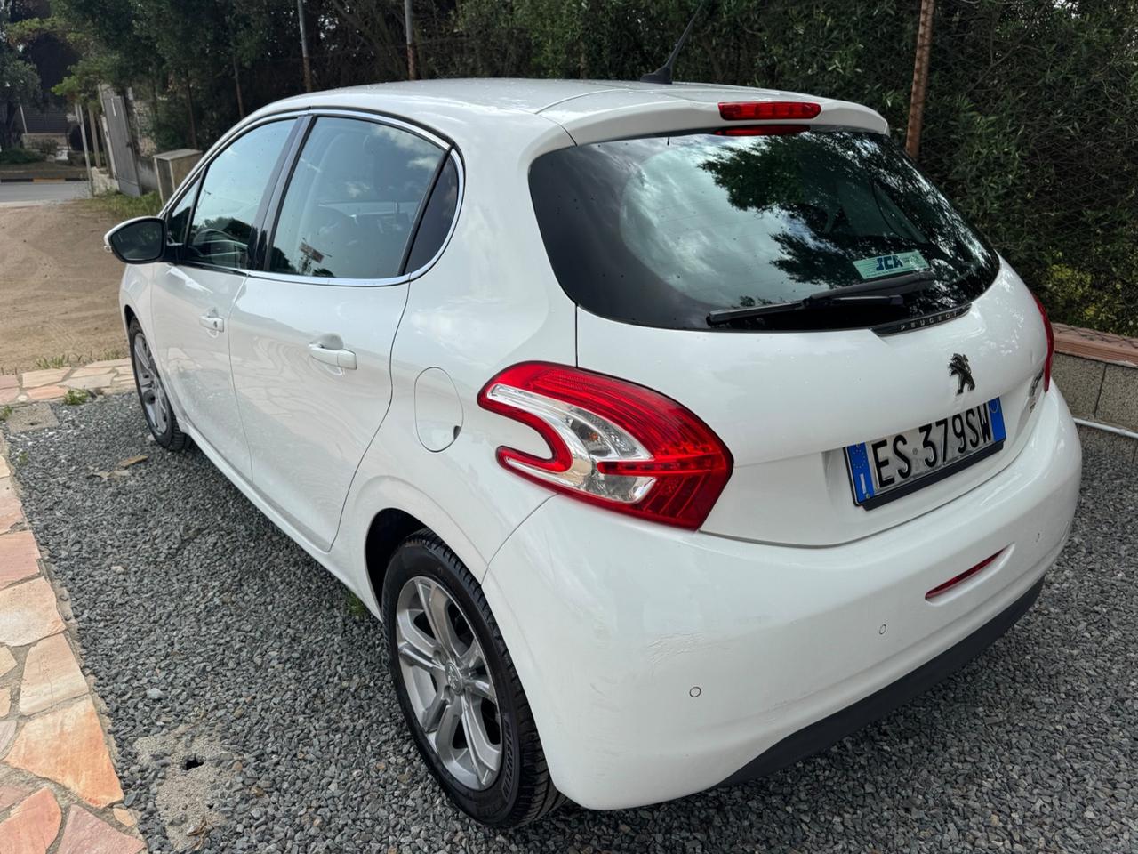 Peugeot 208 1.6 e-HDi 92 CV Stop&Start 5 porte Allure