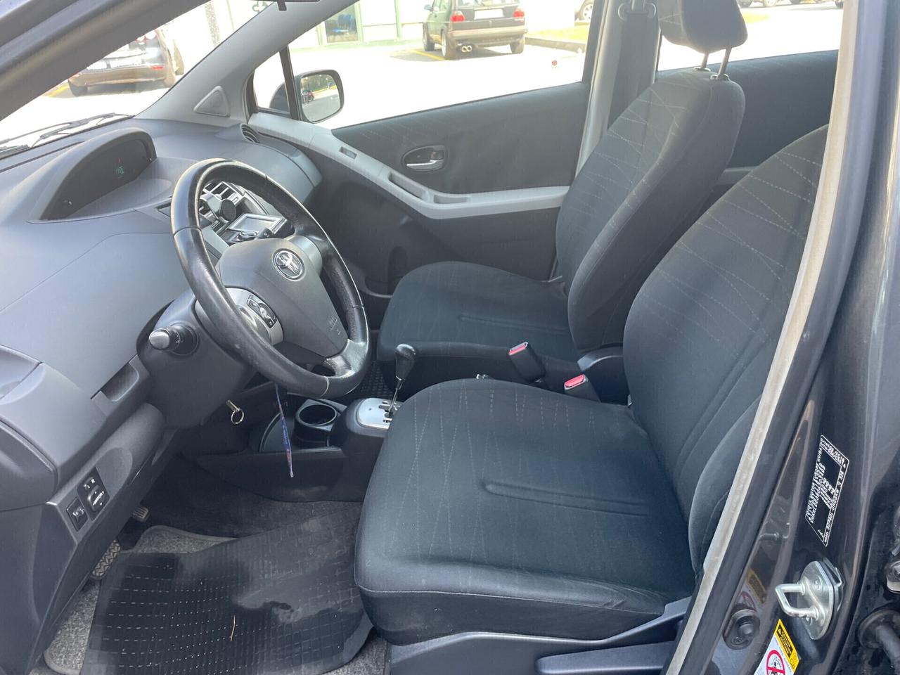 Toyota Yaris 1.3 5 porte Navi*Automatik*Solo 86000*