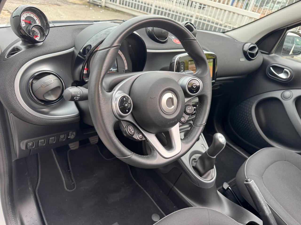 Smart ForFour 70 1.0 Passion LED NAV 2018