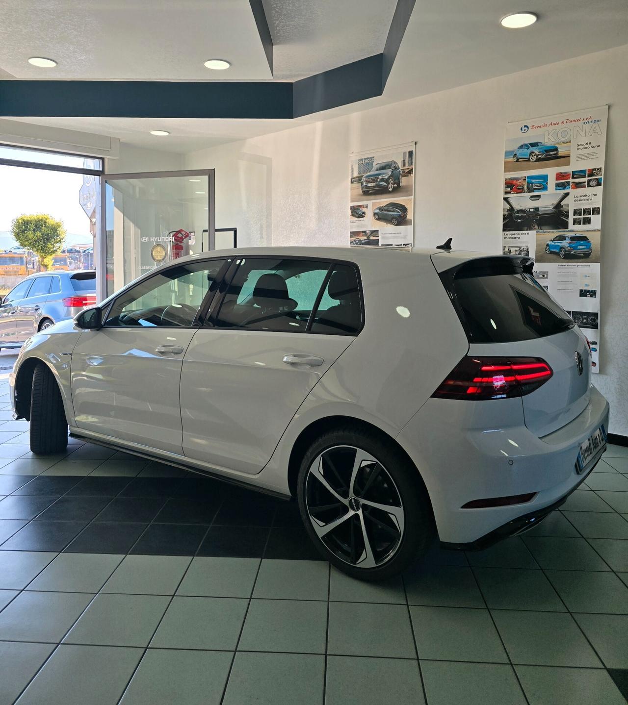 Volkswagen Golf 2.0 TDI R Line