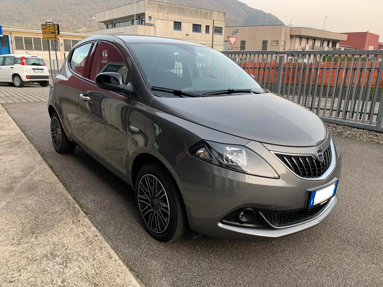 Lancia Ypsilon 1.0 FireFly 5 porte S&S Hybryd Gold