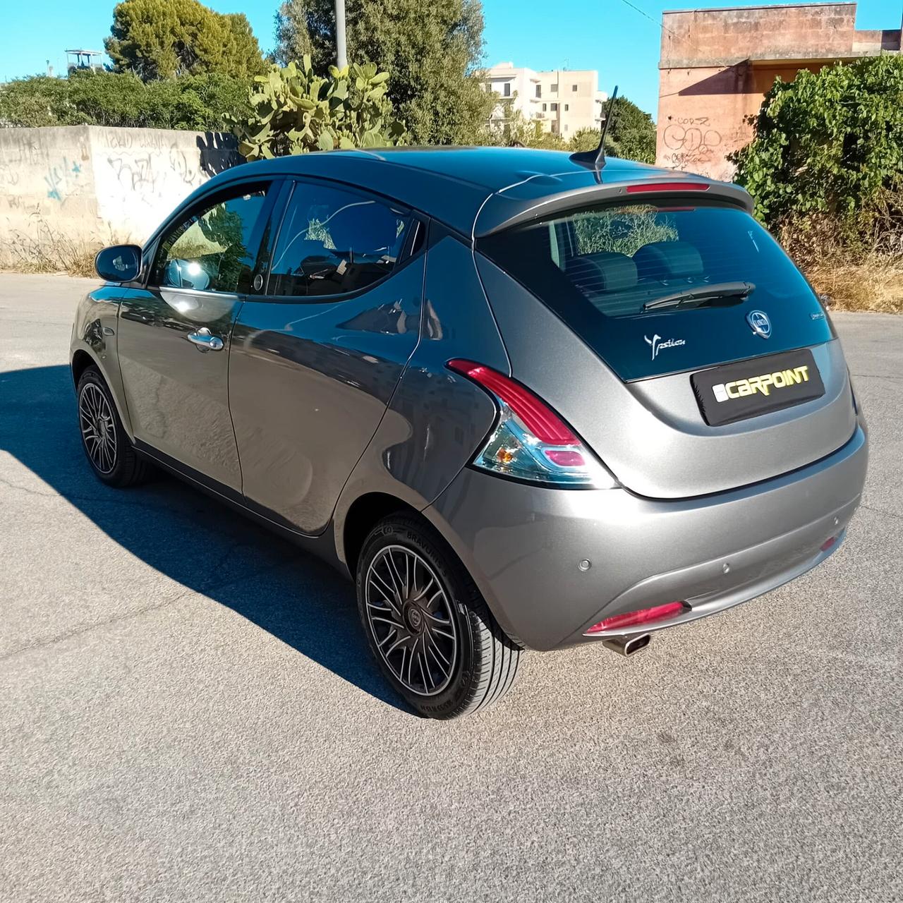 Lancia Ypsilon 1.0 FireFly 5 porte S&S Hybrid Ecochic Silver