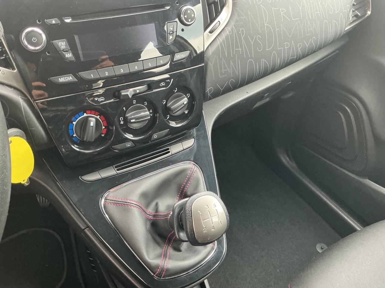 Lancia Ypsilon 1.2 benzina Neopatentati