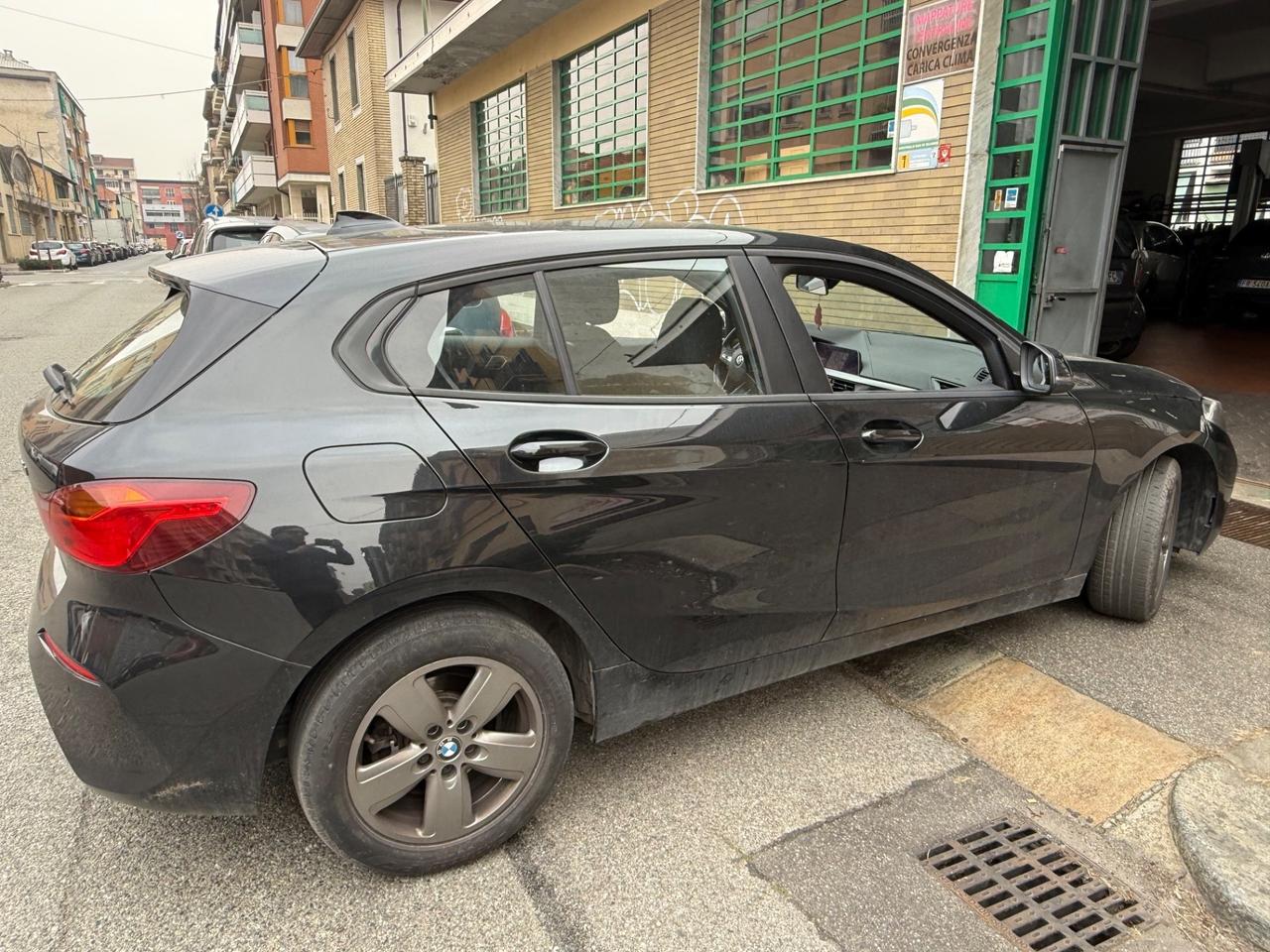 Bmw 116 116d 5p. Business Advantage