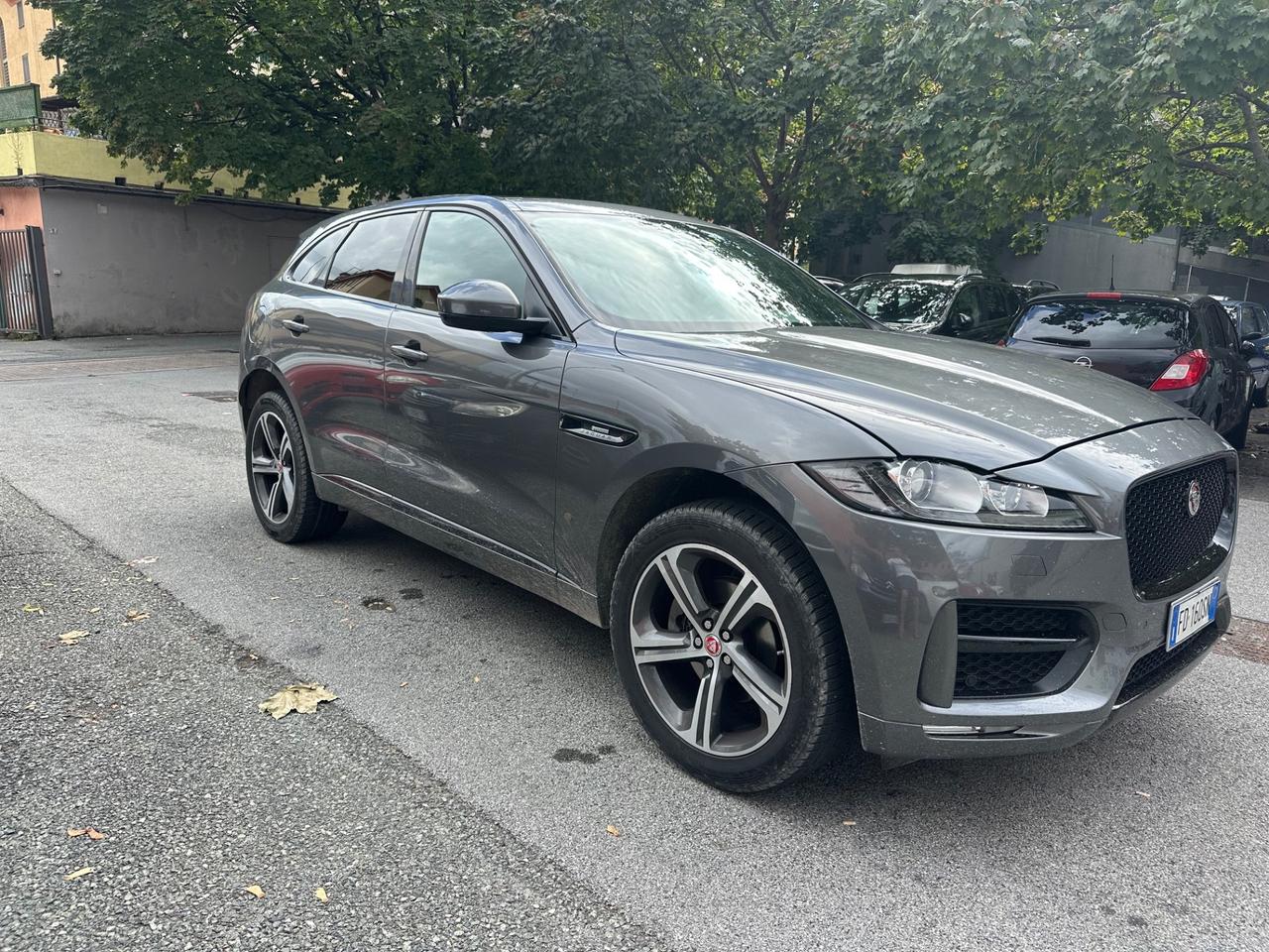 Jaguar F-Pace 2.0 D 180 CV AWD aut. R-Sport
