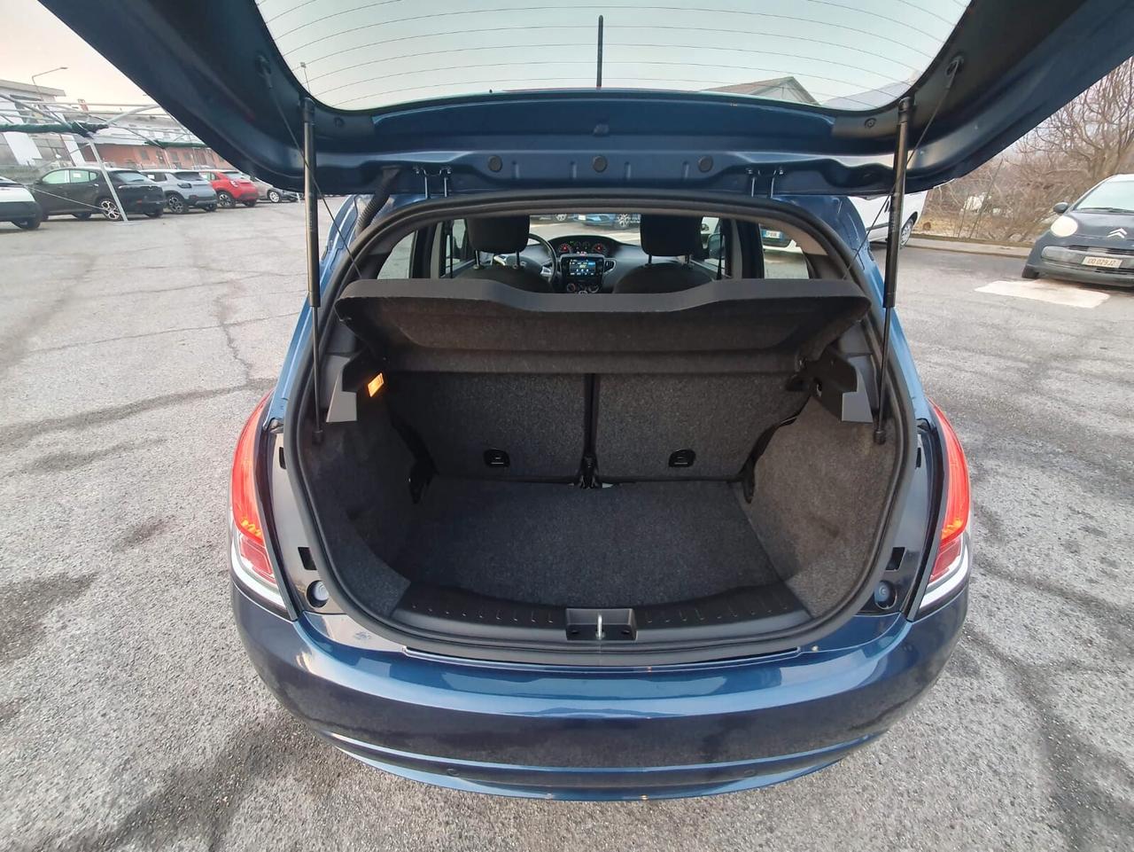 Lancia Ypsilon 1.0 FireFly 5 porte S&S Hybrid Ecochic Gold