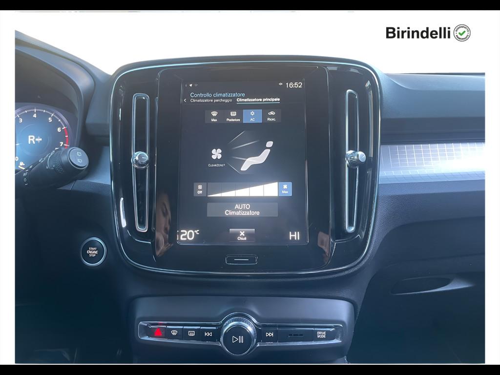 VOLVO XC40 (2017-->) - XC40 T2 Momentum