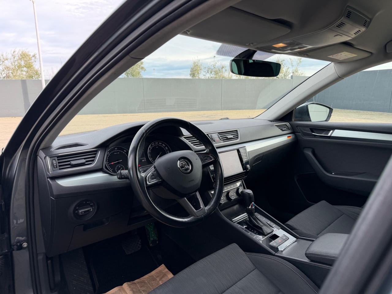 Skoda Superb 2.0 TDI DSG Wagon Style